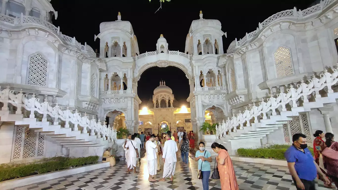 कृष्ण बलराम मंदिर
