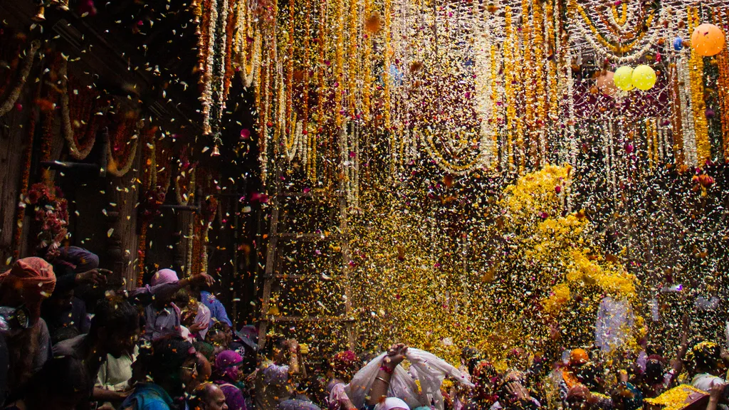 फूलों वाली होली (बांके बिहारी, वृंदावन)